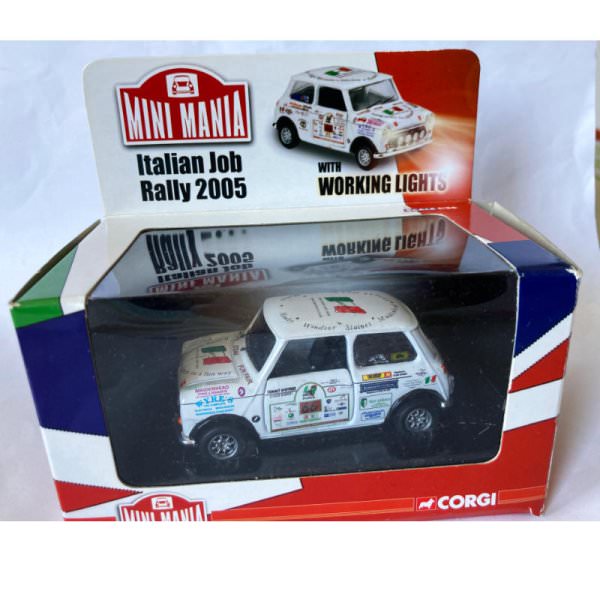 Corgi | CC82247 Classic Mini Team 66 Italian Job Rally 2005 – mit funktionierenden Frontscheinwerfer
